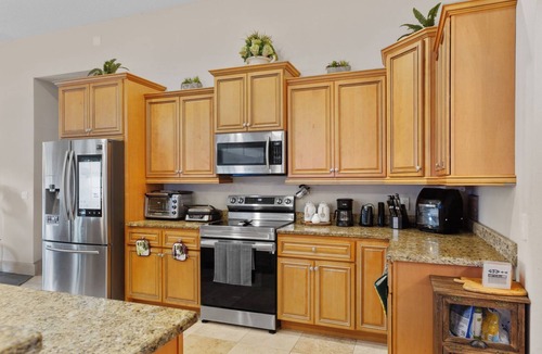 East County Civic Group House | Luxury 4 bedroom 3 bath with pool and office in Valrico