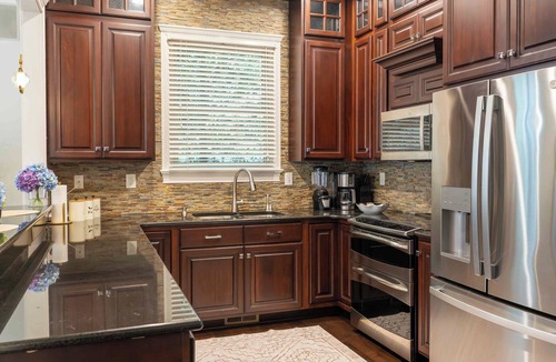 Prospect House | Luxury 4BR Norton Commons Retreat – Bourbon Lounge, Walk to Dining, Sleeps 10