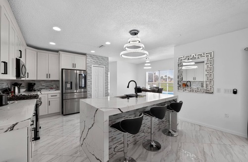 Crescent Lakes House | Luxury 4BR Villa Near Disney – Private Pool, Themed Rooms, BBQ & a Large Patio!