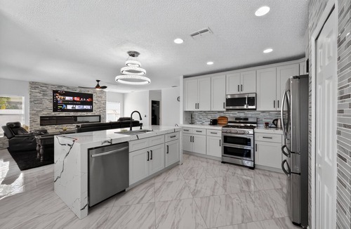 Crescent Lakes House | Luxury 4BR Villa Near Disney – Private Pool, Themed Rooms, BBQ & a Large Patio!