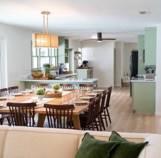 Anona House | Luxury 6 Bedroom Home - Private Heated Pool -Gym - Hot tub - Pickleball - Near Beach