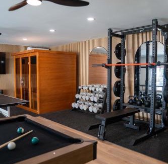 Anona House | Luxury 6 Bedroom Home - Private Heated Pool -Gym - Hot tub - Pickleball - Near Beach
