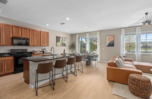 Kissimmee House | Luxury 6BR/4BA Villa with Beautiful Lake Views near Disney & Universal Parks