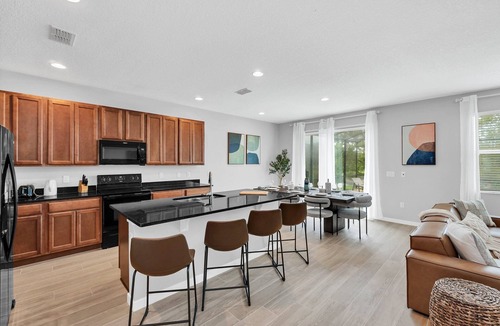 Kissimmee House | Luxury 6BR/4BA Villa with Beautiful Lake Views near Disney & Universal Parks
