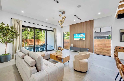 Beverly Heights House | Luxury 6BR Las Olas Family Retreat w/Heated Pool