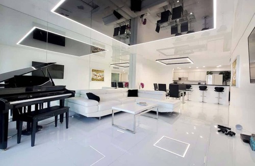 Sunny Isles Beach Condo | Luxury Beach & City View Condo 5 min walk to beach