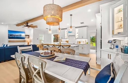 Melbourne Beach House | Luxury Coastal Retreat + Hanging Bed-Steps to the Beach