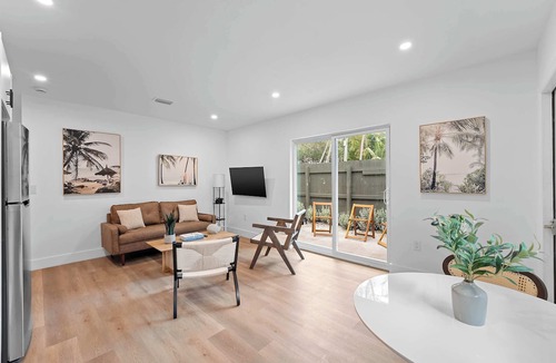 Victoria Park Apartment | Luxury Condo in Victoria Park w/Free Parking