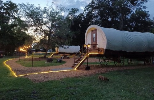 Putnam Hall Cabin | Luxury Covered Wagon, Rooterville Animal Sanctuary
