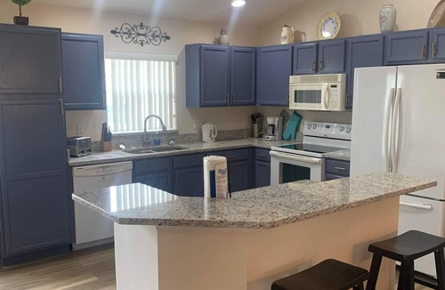 Orange Tree Villa | Luxury Disney/Golf Villa Retreat - 5BR/4BA Pool Home - Sleeps 10
