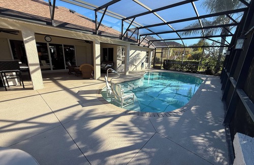Mallory Square House | Luxury Golf Retreat w/pool in The Villages/Golf Cart Included/Prime Location