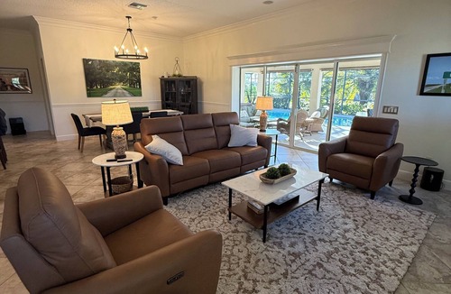 Mallory Square House | Luxury Golf Retreat w/pool in The Villages/Golf Cart Included/Prime Location