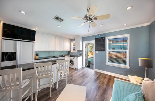 Hollywood Condo | Luxury Hollywood Beach Cottage, Modern Amenities steps from beach and boardwalk