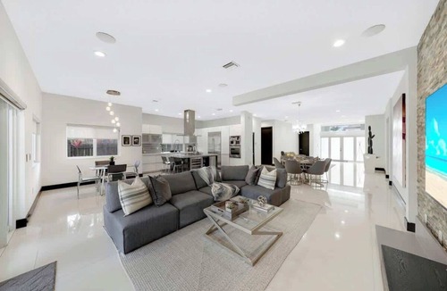 Tamiami House | Luxury home w/pool by Dream Vacation