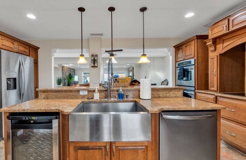 Lake Hamilton House | Luxury Lakefront Retreat | Heated Pool, Theater & Private Dock | Near Legoland | EV Charger