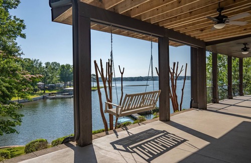 Jacksons' Gap House | Luxury Lakehouse! Sleeps 15, Pets Welcome!