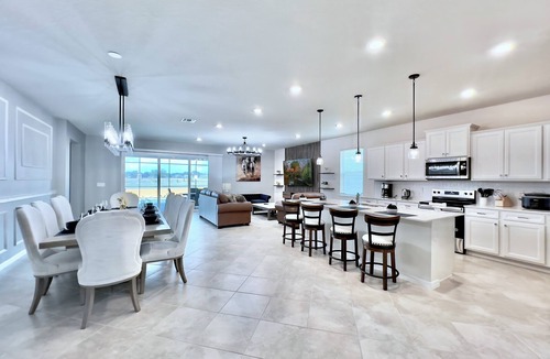 Four Corners Villa | LUXURY LIVES 8 BEDROOM 6 BATHS REAR END HOME WINDSOR CAY |Complimentary Pool&BBQ