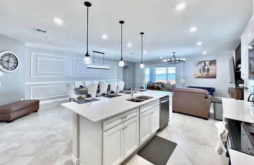 Four Corners Villa | LUXURY LIVES 8 BEDROOM 6 BATHS REAR END HOME WINDSOR CAY |Complimentary Pool&BBQ