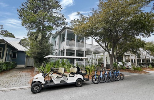 Watercolor House | Luxury Living Along 30A-6 Seater Golf Cart/6 bikes! Next to Waterpark & Beach