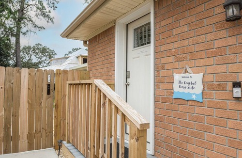 Pensacola Apartment | Luxury Master, Pvt Entry 3.2mi-Bch
