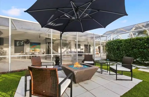 Rural Estates House | Luxury Modern Estate/Pool Spa & Volleyball Court