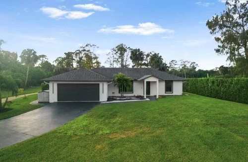 Rural Estates House | Luxury Modern Estate/Pool Spa & Volleyball Court