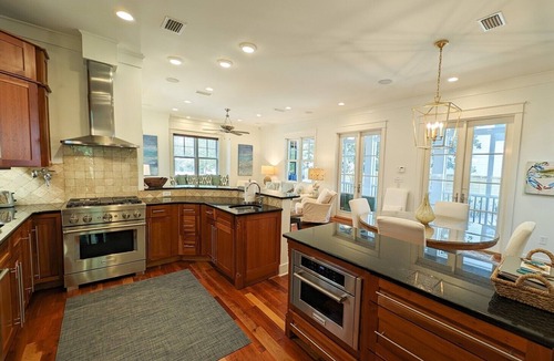 Seagrove Beach House | Luxury Old Seagrove Retreat, Walk to Beach and Seaside, 3 King BRs, Private Heated Pool, Availabl.