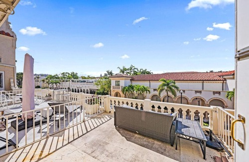 Palm Beach Condo | Luxury Palm Beach Escape with Private Terrace