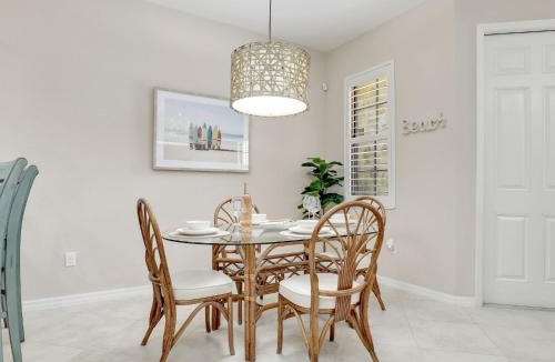 Biggar House | Luxury Paseo Townhome Pool Bars and Beaches