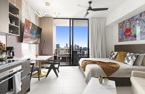Downtown Miami Apartment | Luxury Penthouse, Skyline Ocean and City Views, Resort Pool,Gym,Spa Dining