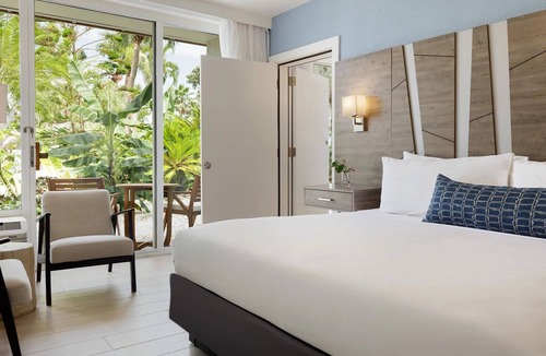 Pinellas Point Hotel | Luxury Seaside Stay! Private Beach, Outdoor Pools | Pets are Welcome!