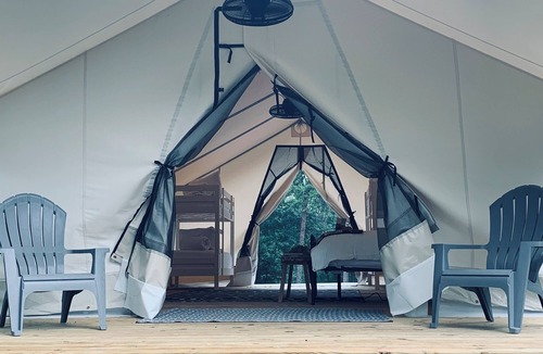 Delta RV Rental | Luxury Spacious Glamping, Lake View, Grill, Pool, Pet Friendly, Swim