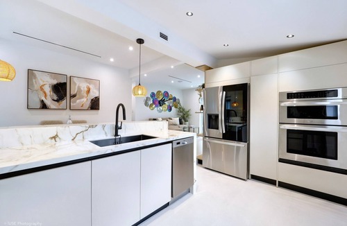 Flagami Villa | Luxury The Rock & Music Villa Miami!/Baby Items/BBQ/Playground/Work Area