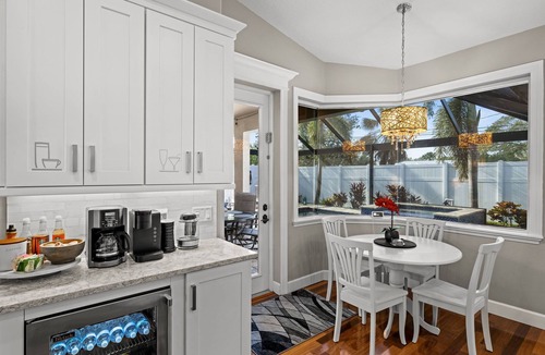 South Venice Villa | Luxury Villa-Private Heated Saltwater Pool & Spa-6 Min to Manasota Beach