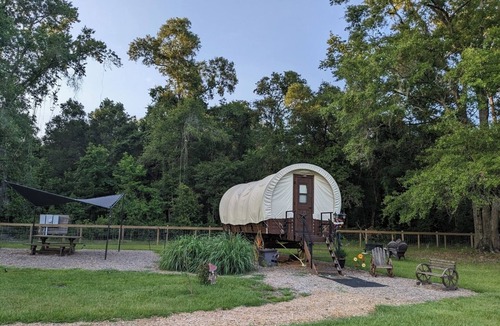 Putnam Hall Apartment | Luxury Wagon Farm Experience + Perks