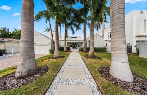 Colee Hammock House | Luxury Waterfront Hideaway Retreat - King Bed - Fast WiFi - 70’ dock