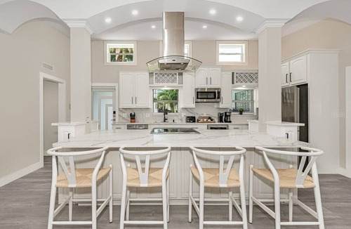 Snug Harbor House | Luxury Waterfront Retreat, Htd Pool, 5Min to Bch, Game Room, Hot tub, Pet