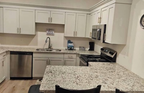 Madison Apartment | Madison Cozy Escape Where Comfort Meets Convenience