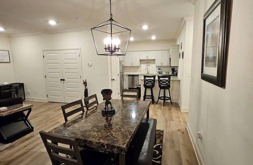 Madison Apartment | Madison Cozy Escape Where Comfort Meets Convenience