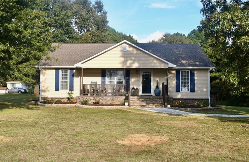 Madison House | Madison, Huntsville Alabama 4 Bedroom Vacation Rental on a 1 Acre Lot