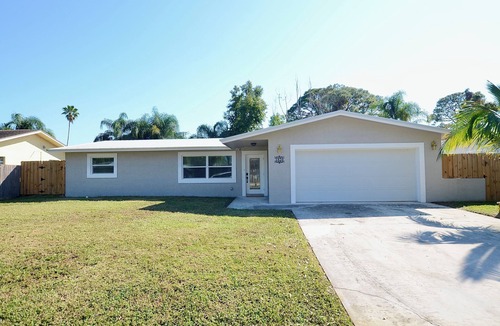 Stuart House | Madison Street Retreat- Fully Renovated 4 Bedroom/2 Bath with Game Room