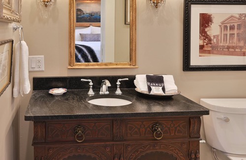 Natchez House | Magnolia Hall: Armstrong | 1/1, Private Ensuite Bath