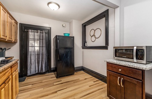 Dubuque Apartment | Main St. Studio 1BR/1BA