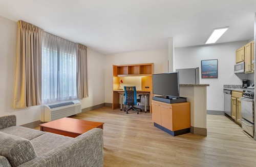 Temple Terrace Hotel | MainStay Suites Tampa Moffitt-USF