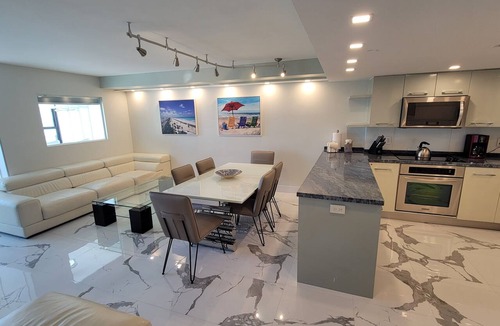 Mid Beach Apartment | Majestic Oceanfront 3 Bedroom Views Every Room Large Corner Apartment - 901