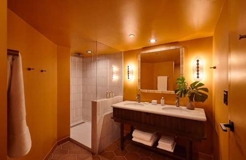 Coconut Grove Hotel | Making The Best Memories Along The Way! 3 Relaxing Units, Outdoor Pool!