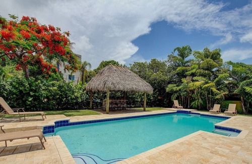 Royal Poinciana House | Manor House w/6B/4.5B w/Beautiful Pool near Beach