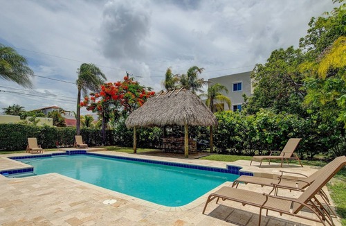 Royal Poinciana House | Manor House w/6B/4.5B w/Beautiful Pool near Beach