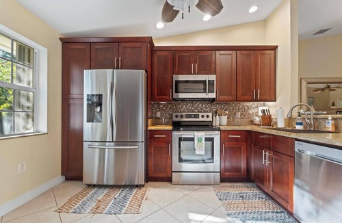 Rock Harbor House | Mariner's Club 806 Clean, Spacious, Fully Equipped 4/3 Resort Amenities