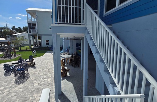 Old Homosassa House | Mason Creek, Homosassa water front 3/2.5 stilt home, pet friendly, dock.